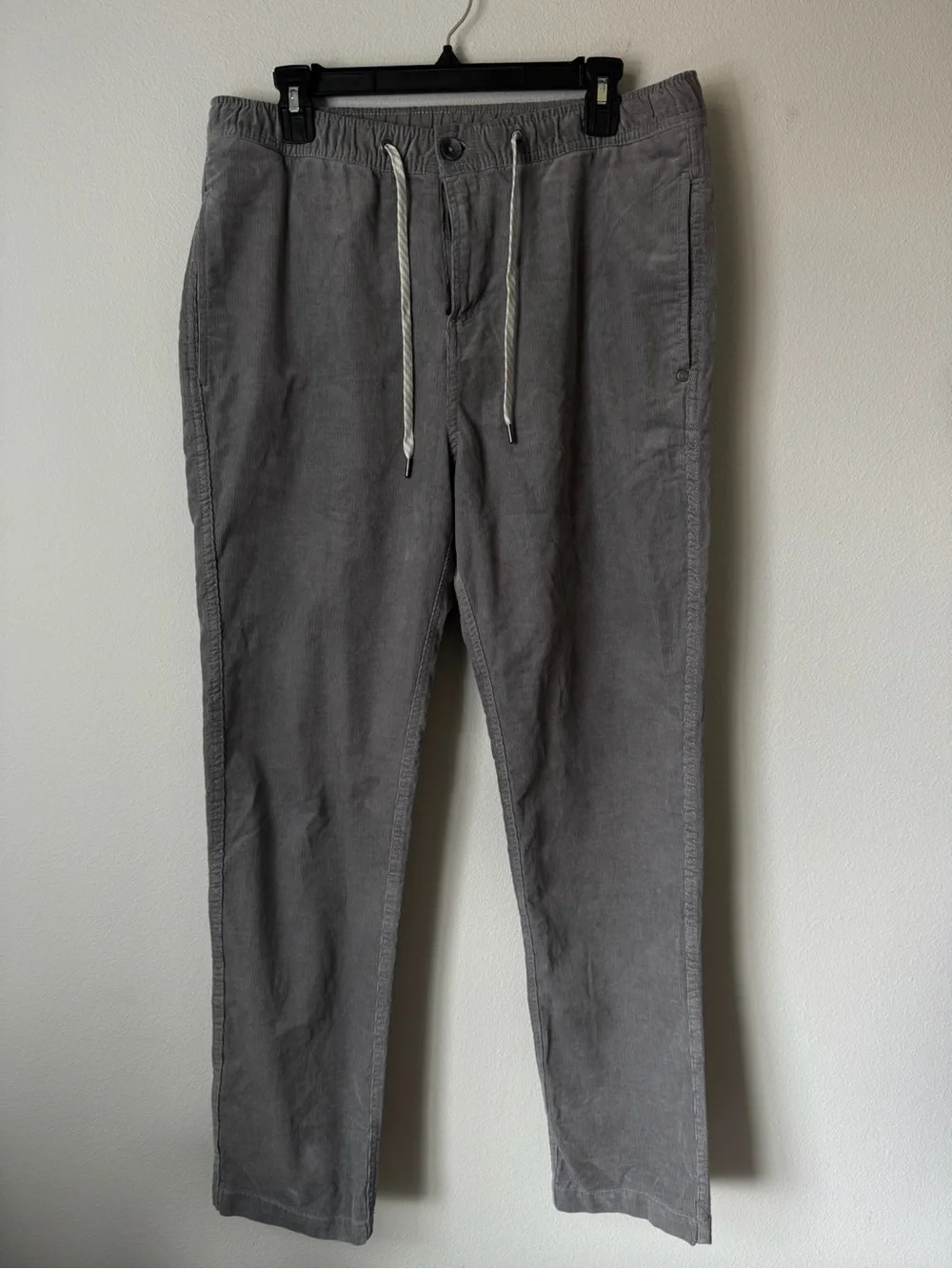 Vuori Optimist Pants Shitake Gray Corduroy Elastic Waist Drawstring Men’s Sz L